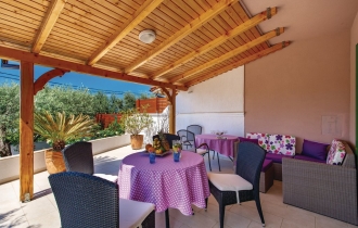 Holiday Home Mirra: